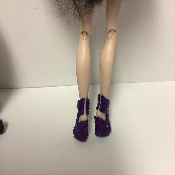 Ever After High Raven Doll Queen Doll Getting Fairest Stand & Mixed Accessories - Picture 5 of 14